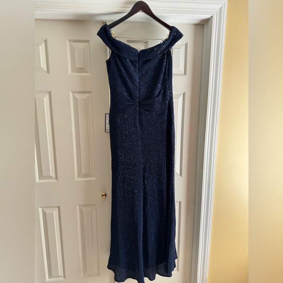 Blue evening gown - Picture 2 of 9